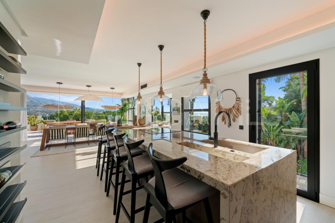 Villa for sale in Nueva Andalucia