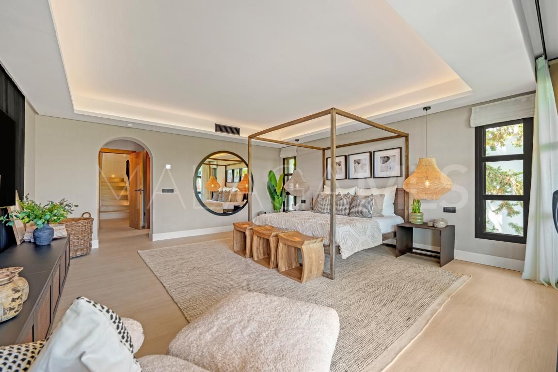 Villa for sale in Nueva Andalucia