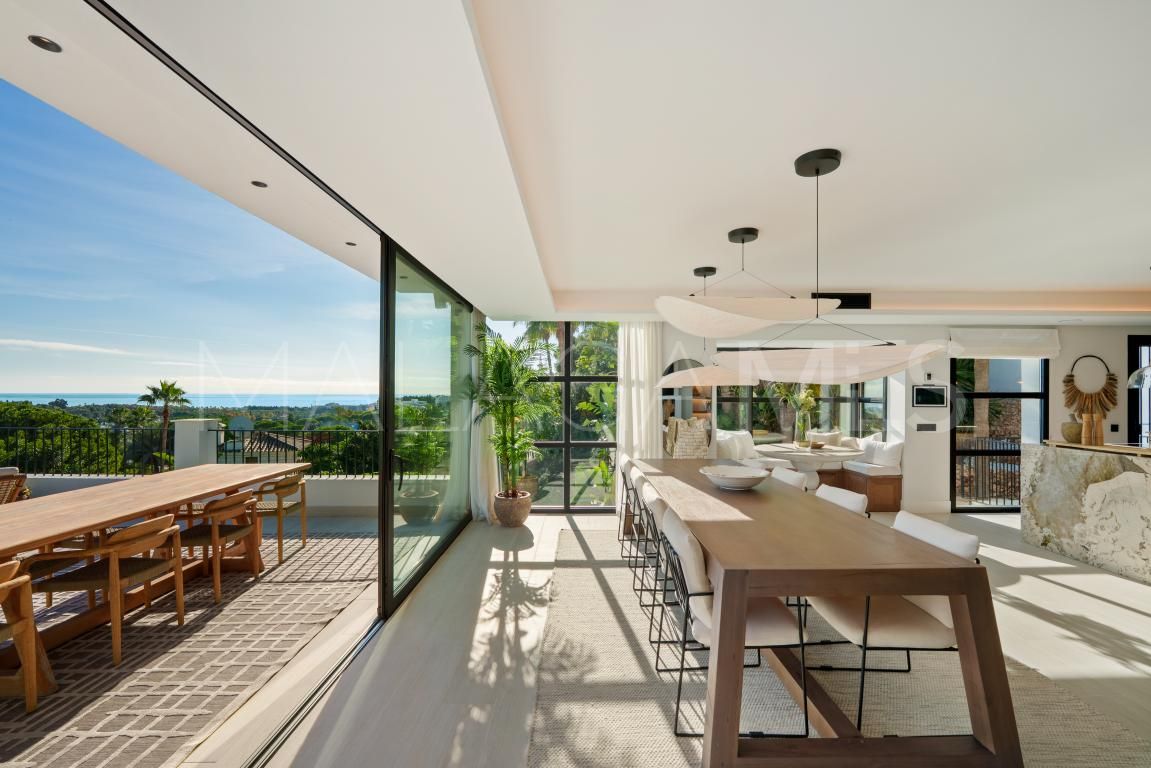 Villa for sale in Nueva Andalucia