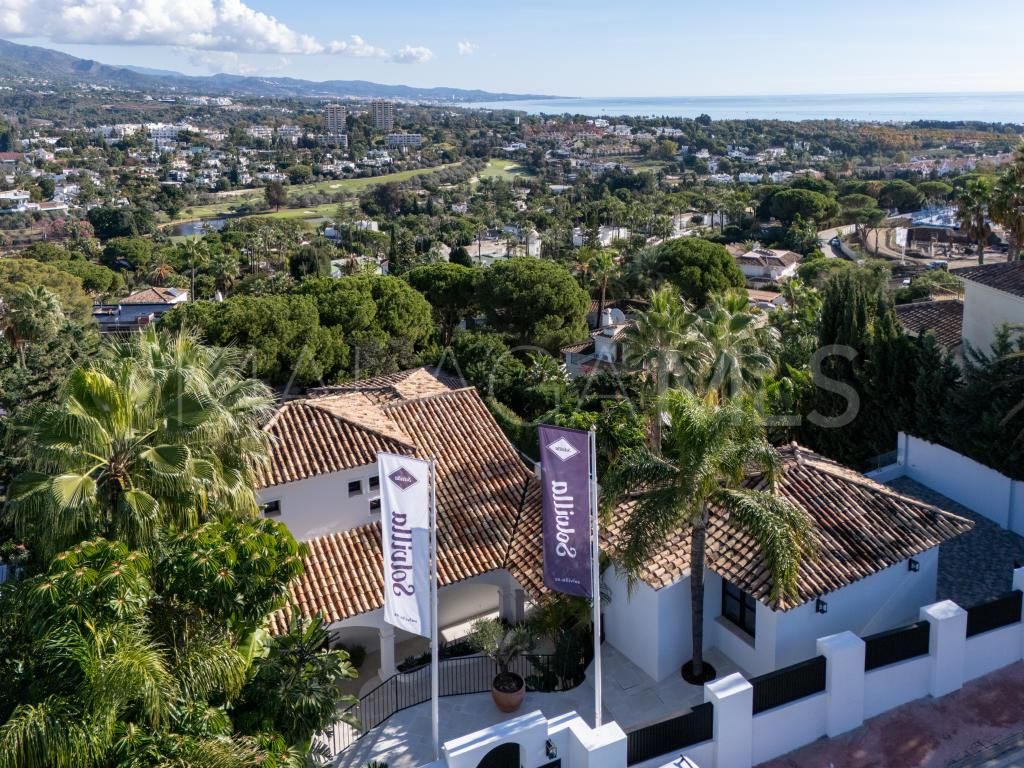 Villa for sale in Nueva Andalucia