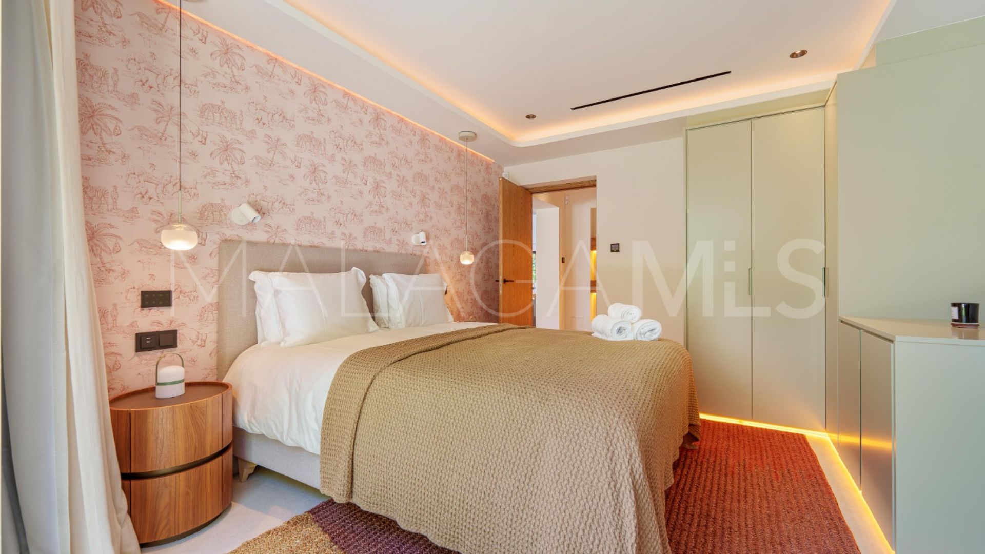 Buy villa in Marbella - Puerto Banus with 5 bedrooms