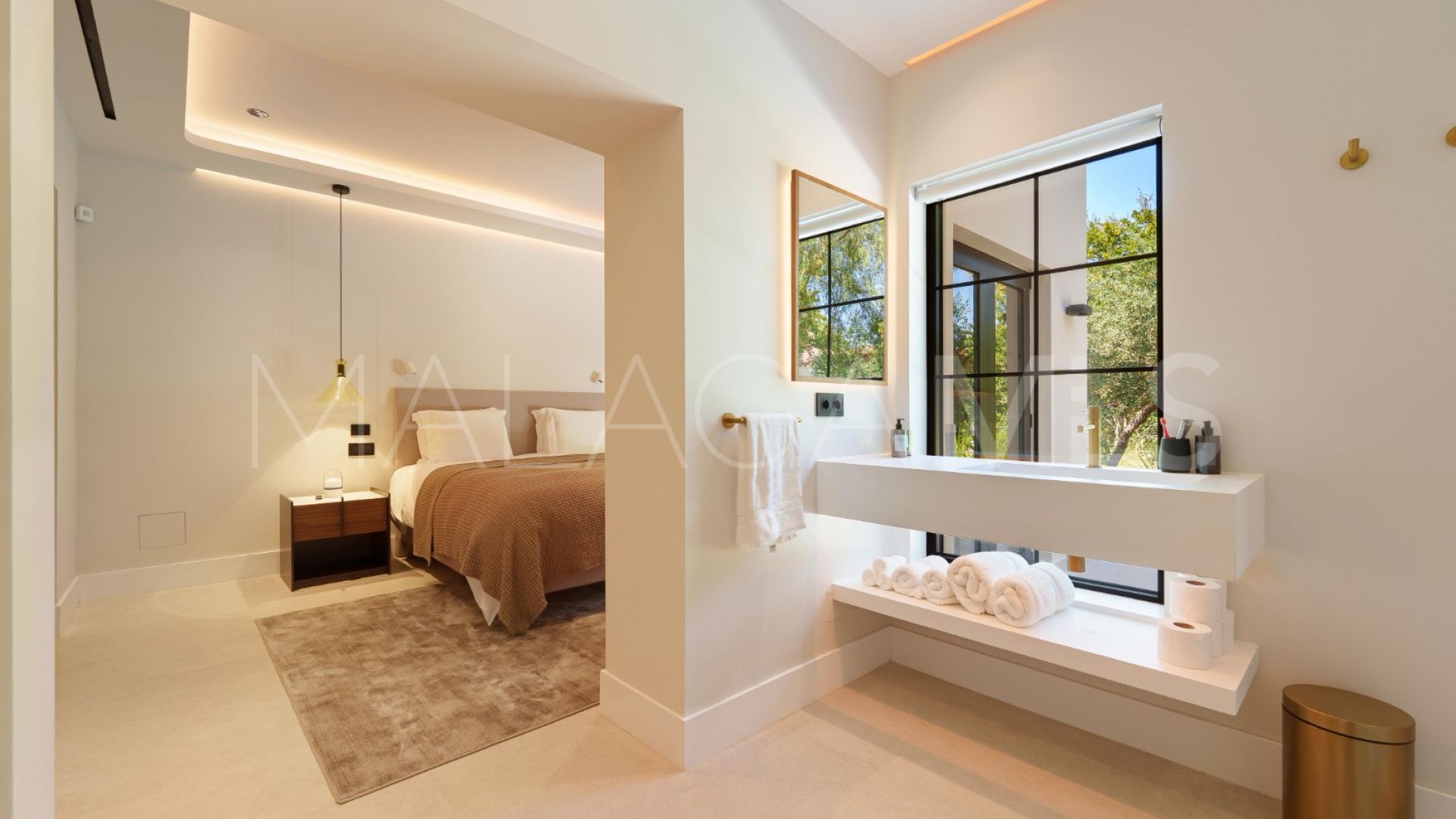 Villa for sale in Nueva Andalucia