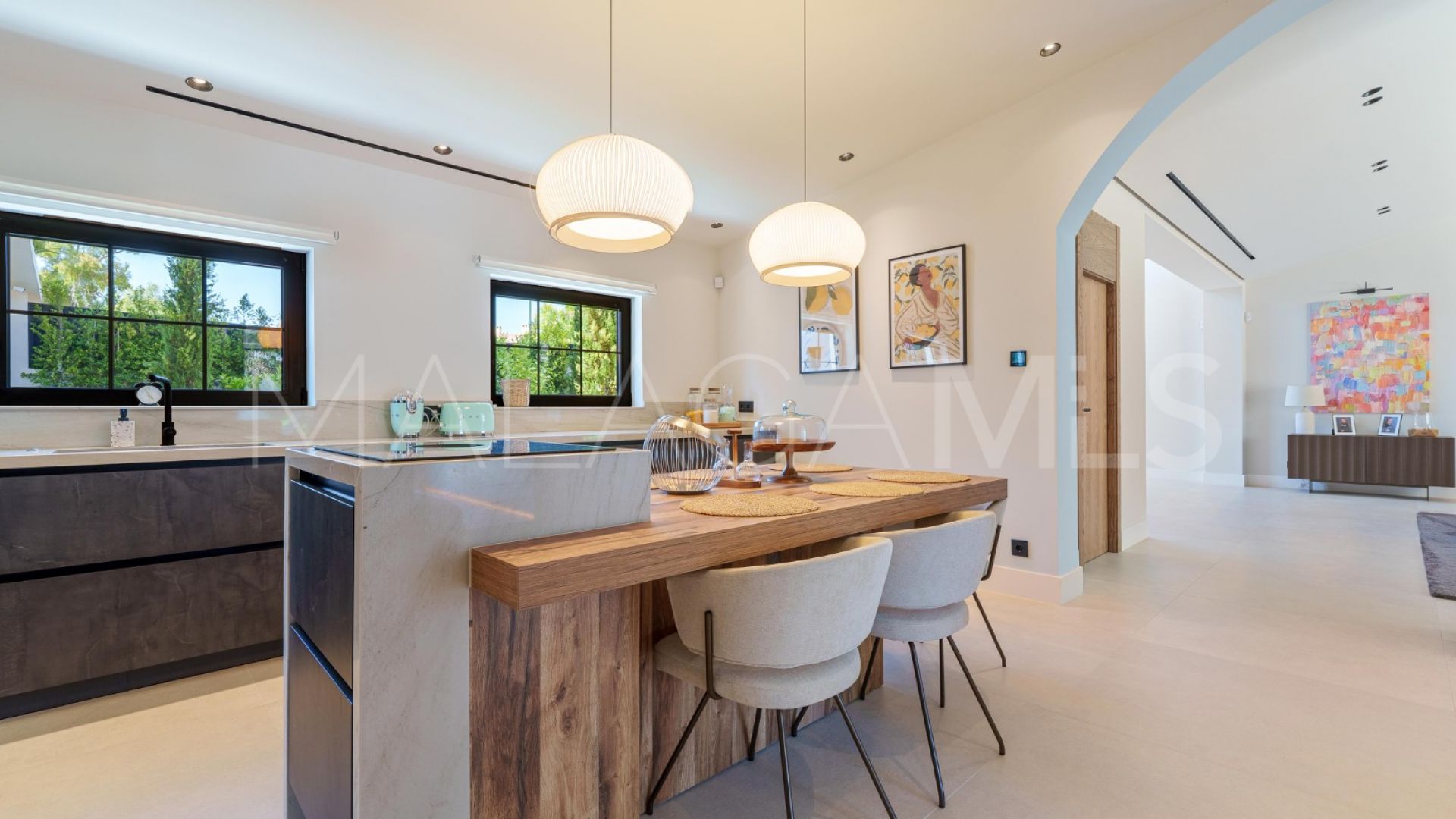 Villa for sale in Nueva Andalucia