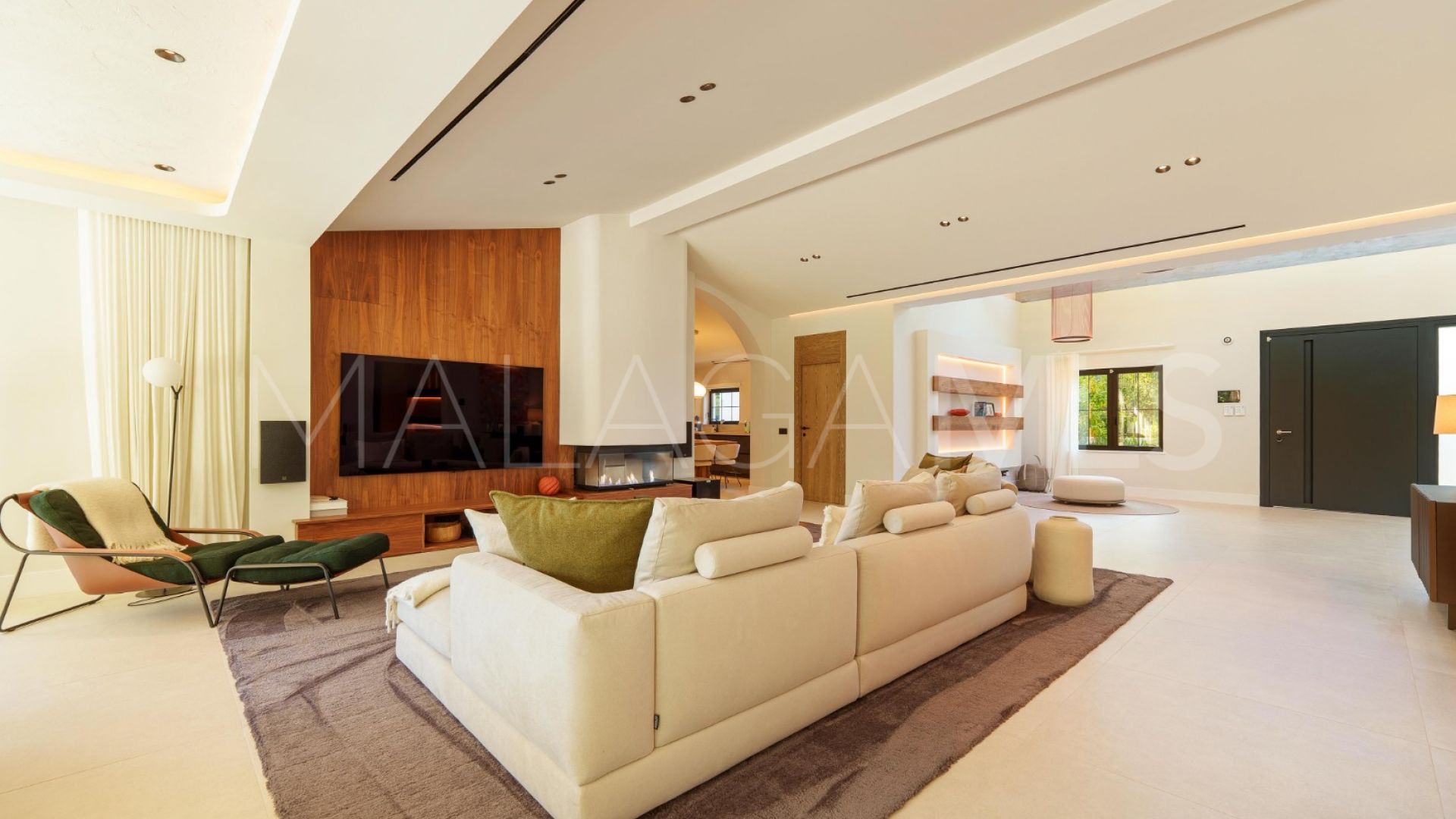 Villa for sale in Nueva Andalucia