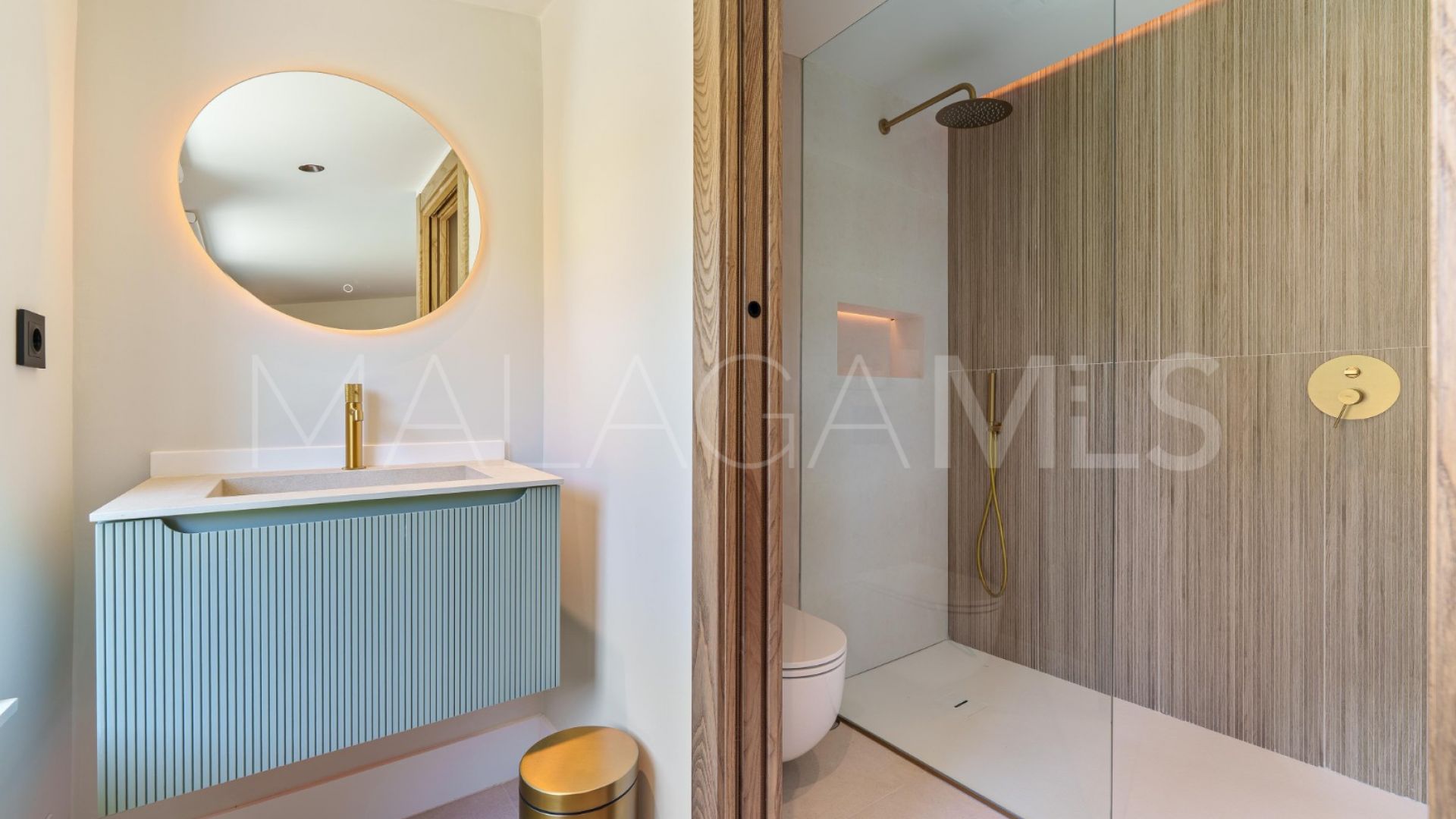 Villa for sale in Nueva Andalucia