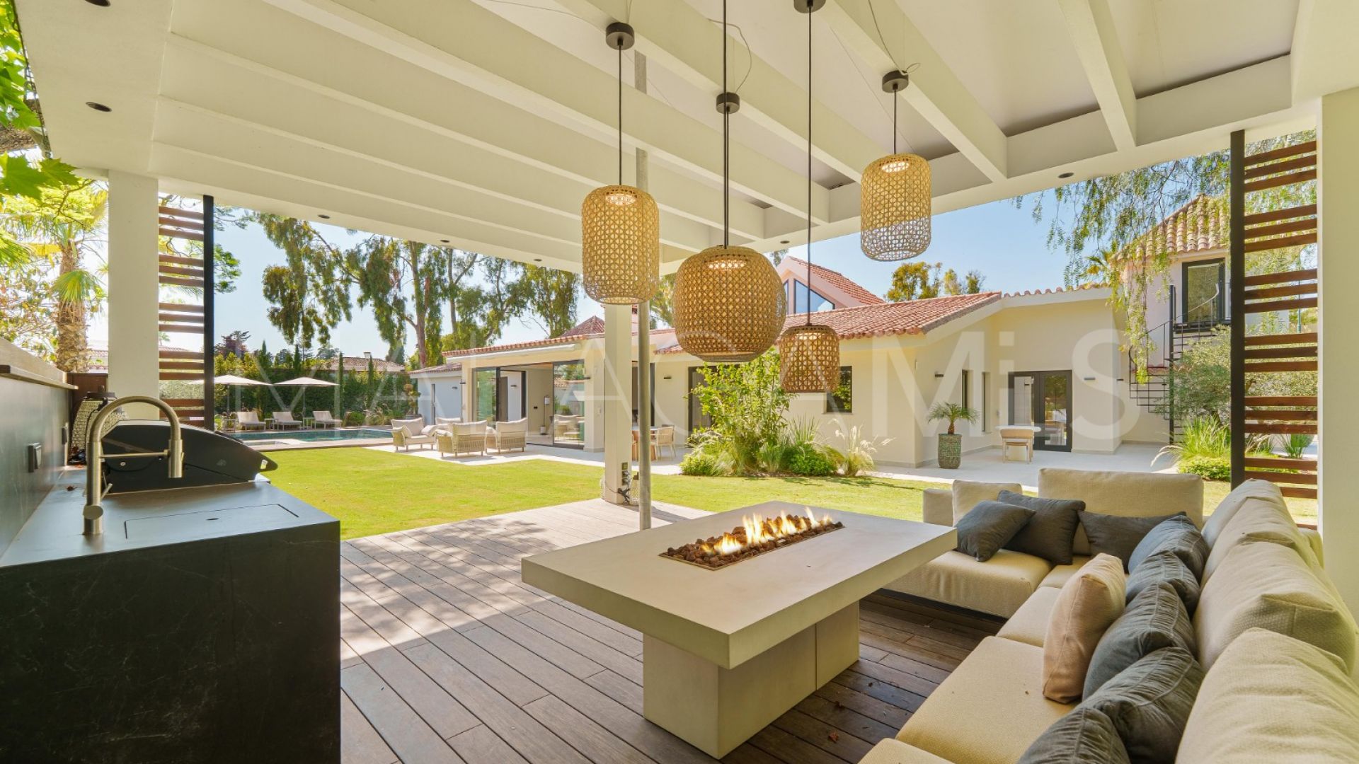 Villa for sale in Nueva Andalucia