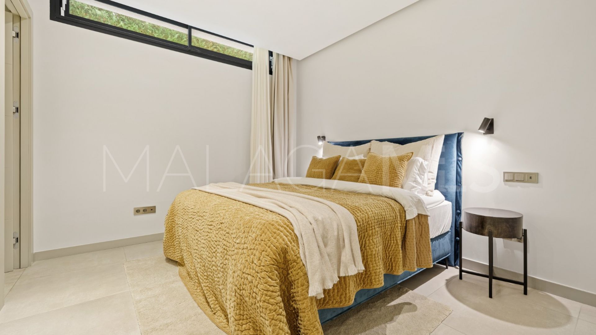 For sale villa with 5 bedrooms in Nueva Andalucia