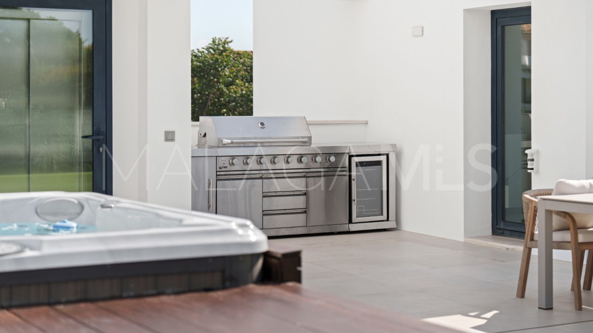 For sale villa with 5 bedrooms in Nueva Andalucia