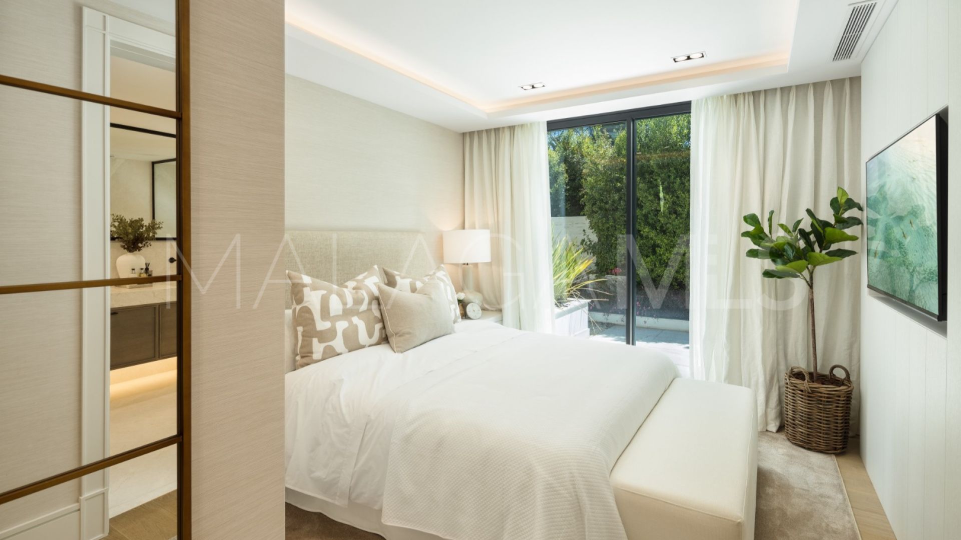 Buy villa in Las Brisas with 7 bedrooms