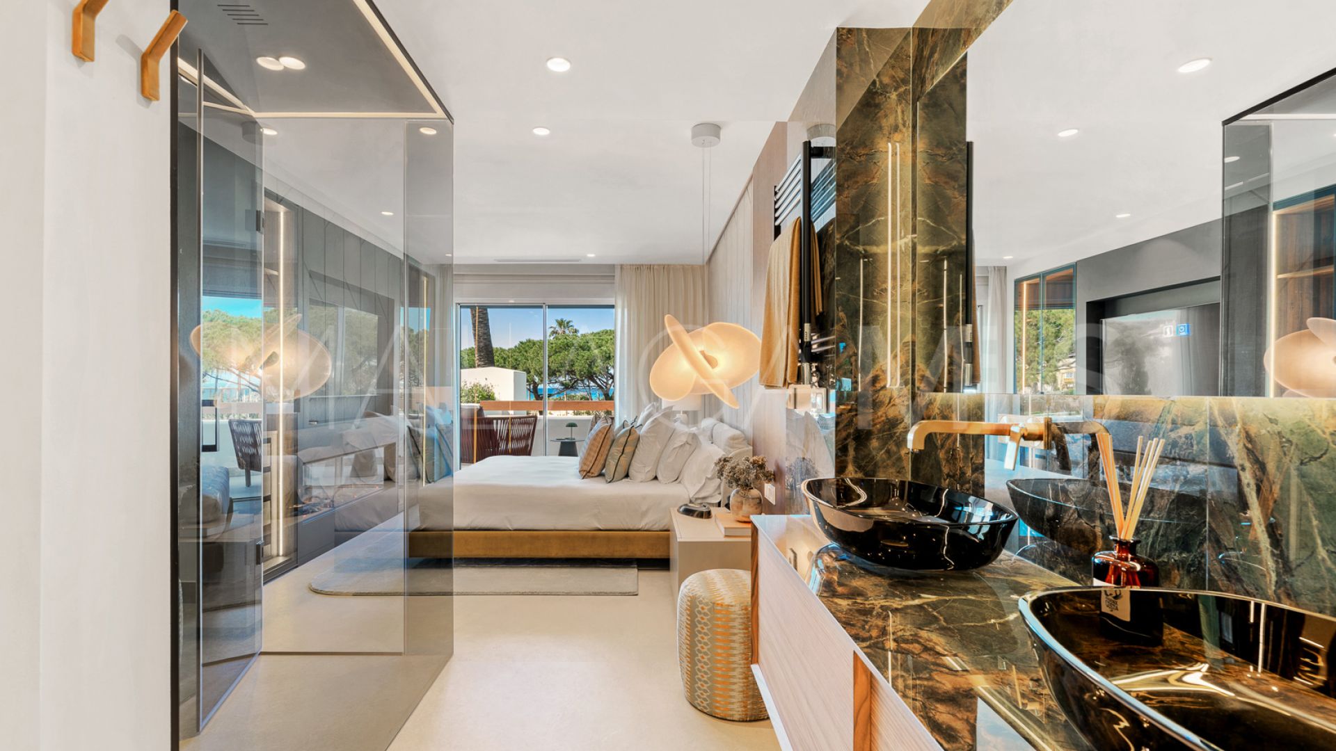 For sale apartment in Los Monteros Palm Beach with 6 bedrooms