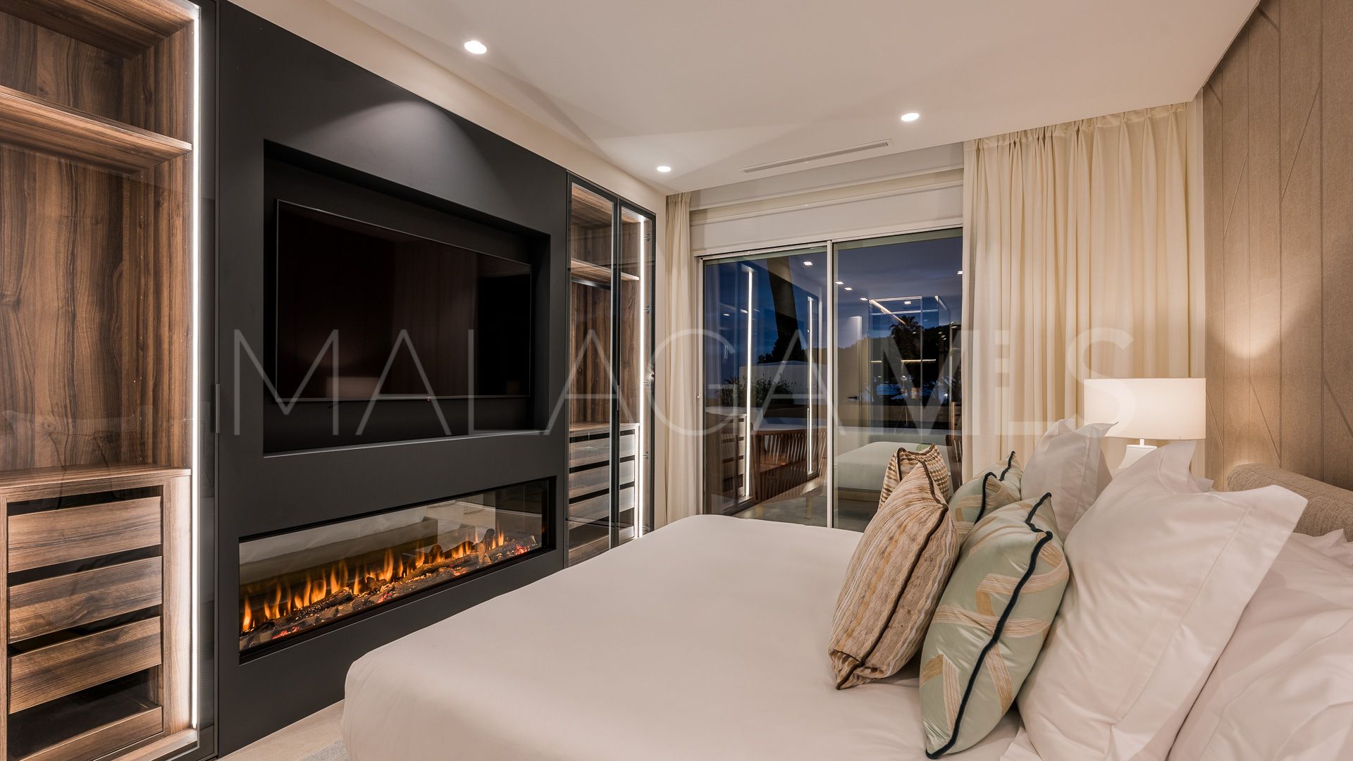 For sale apartment in Los Monteros Palm Beach with 6 bedrooms