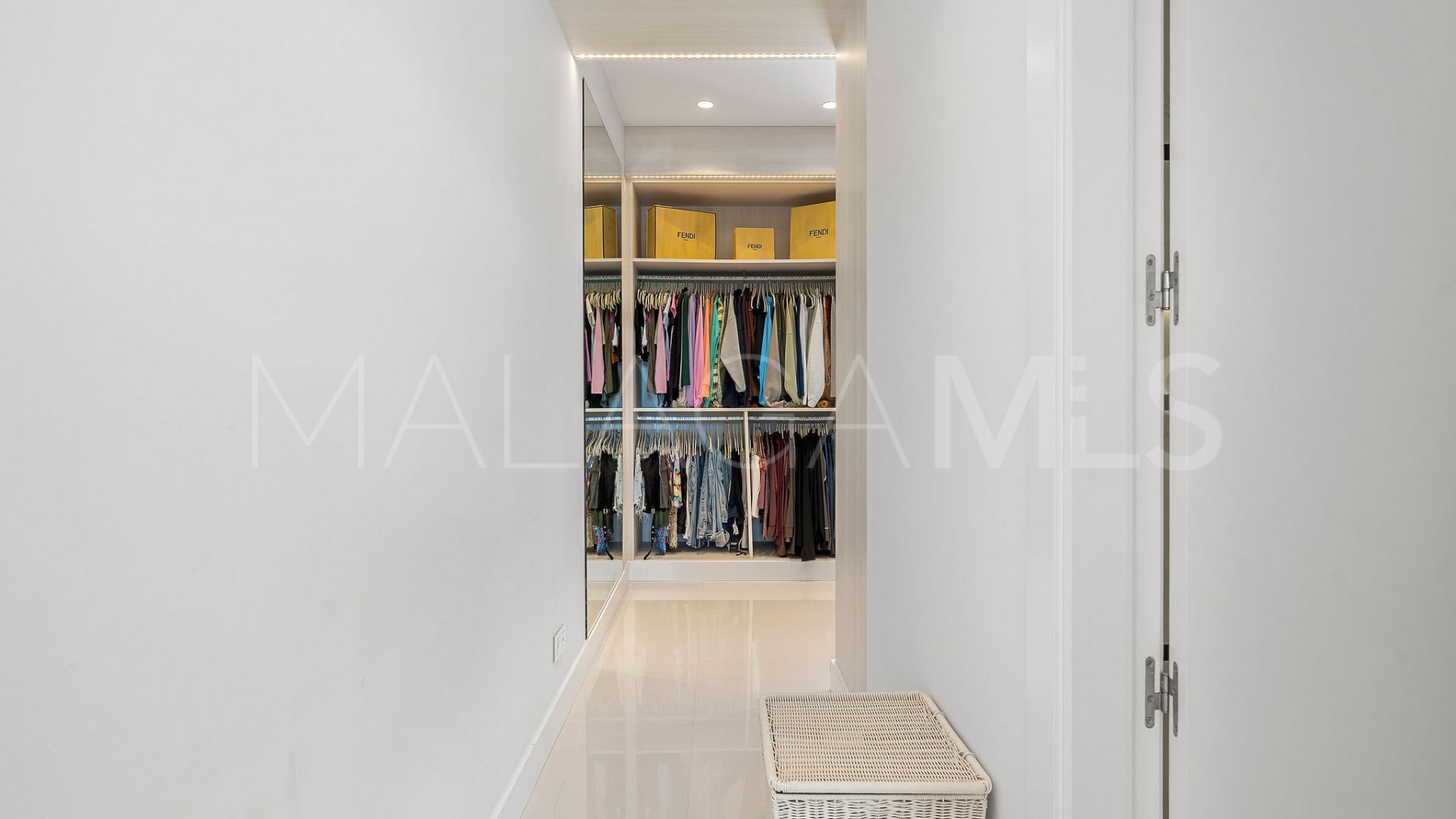 Villa for sale in El Herrojo