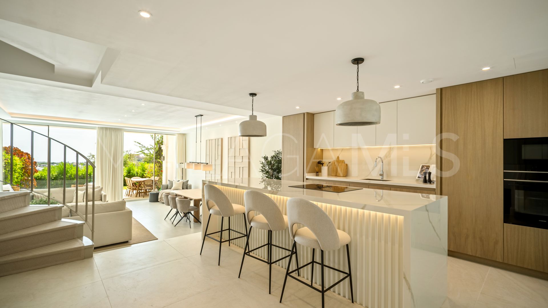 For sale town house in La Quinta with 4 bedrooms