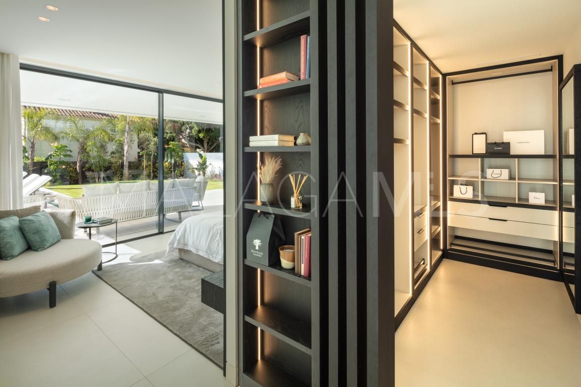 Villa for sale in Las Brisas