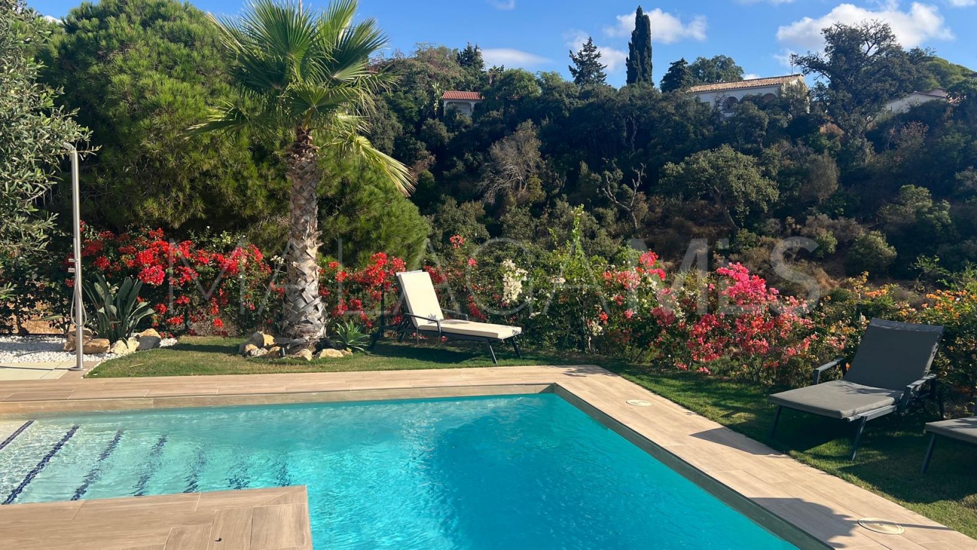 Villa for sale in Elviria