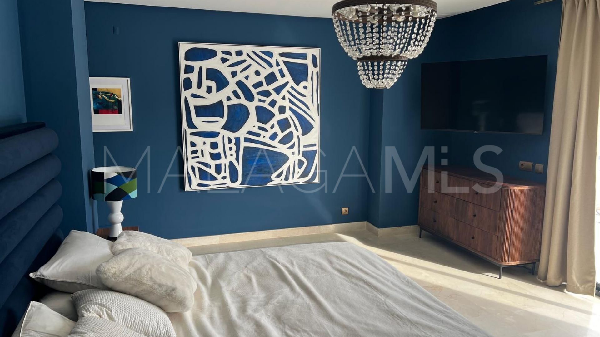 Villa for sale in Elviria