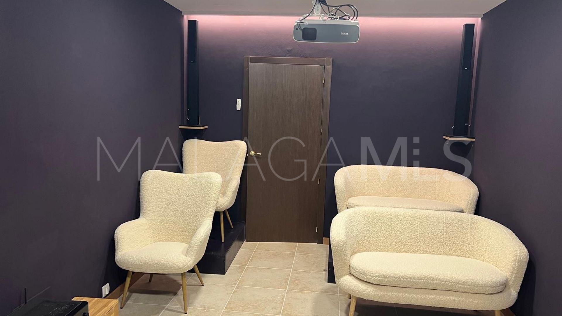 Villa for sale in Elviria