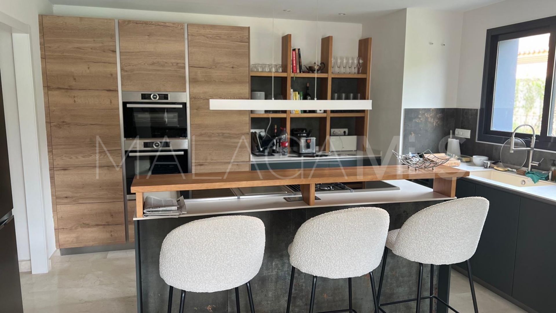 Villa for sale in Elviria