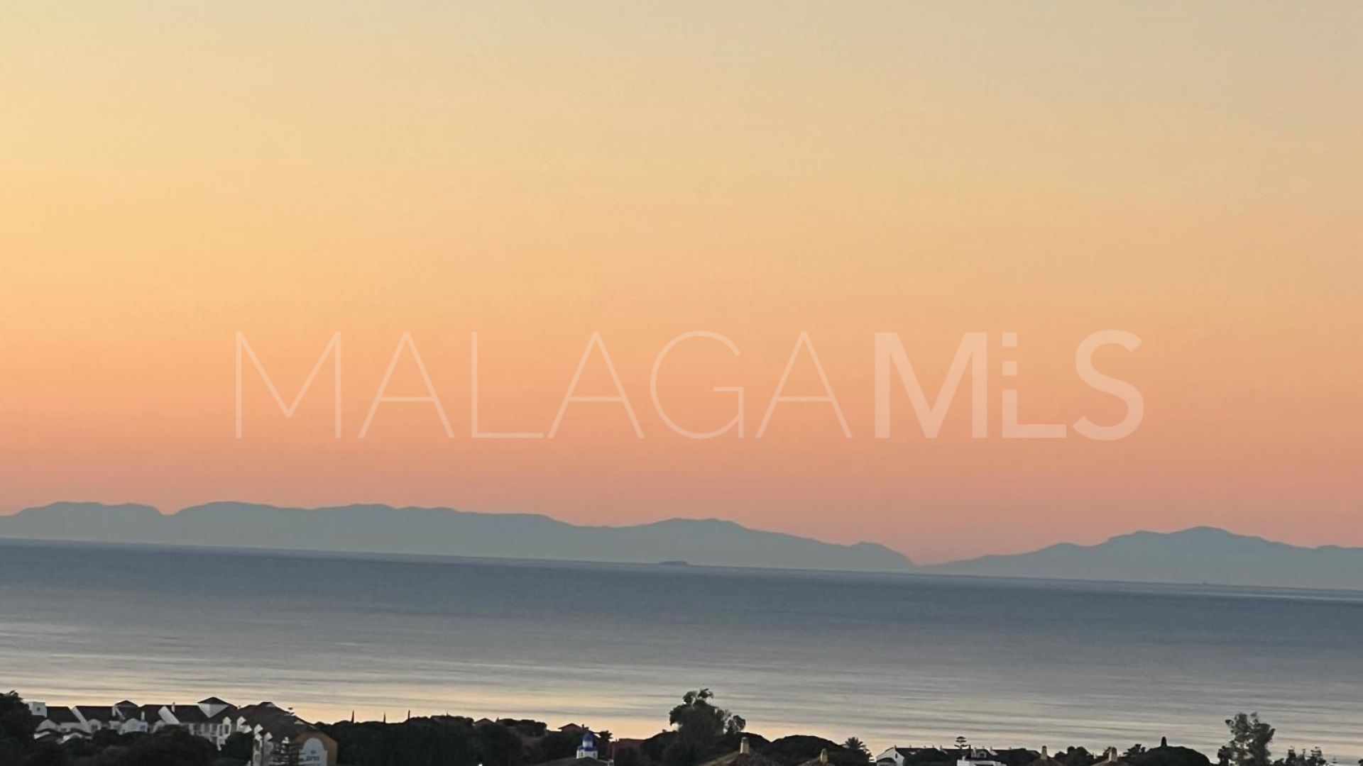 Villa for sale in Elviria