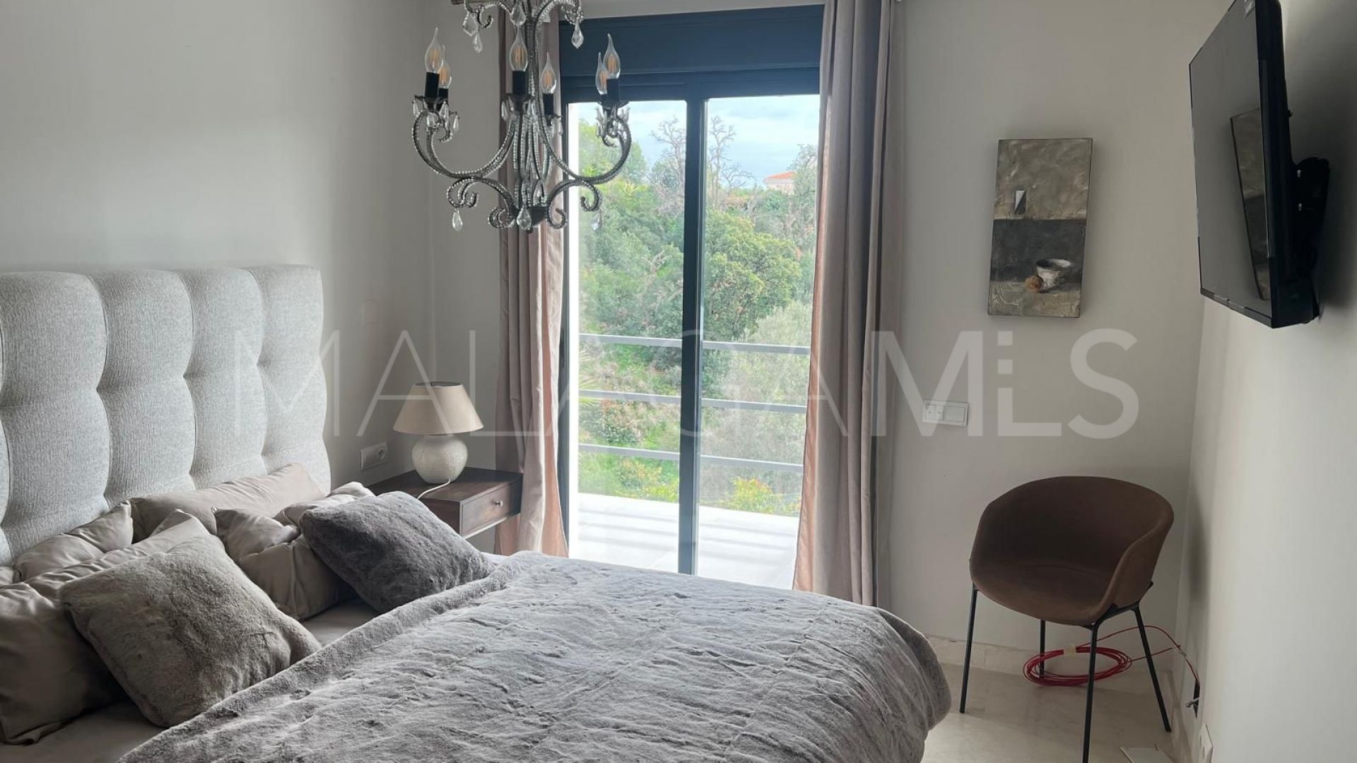 Villa for sale in Elviria