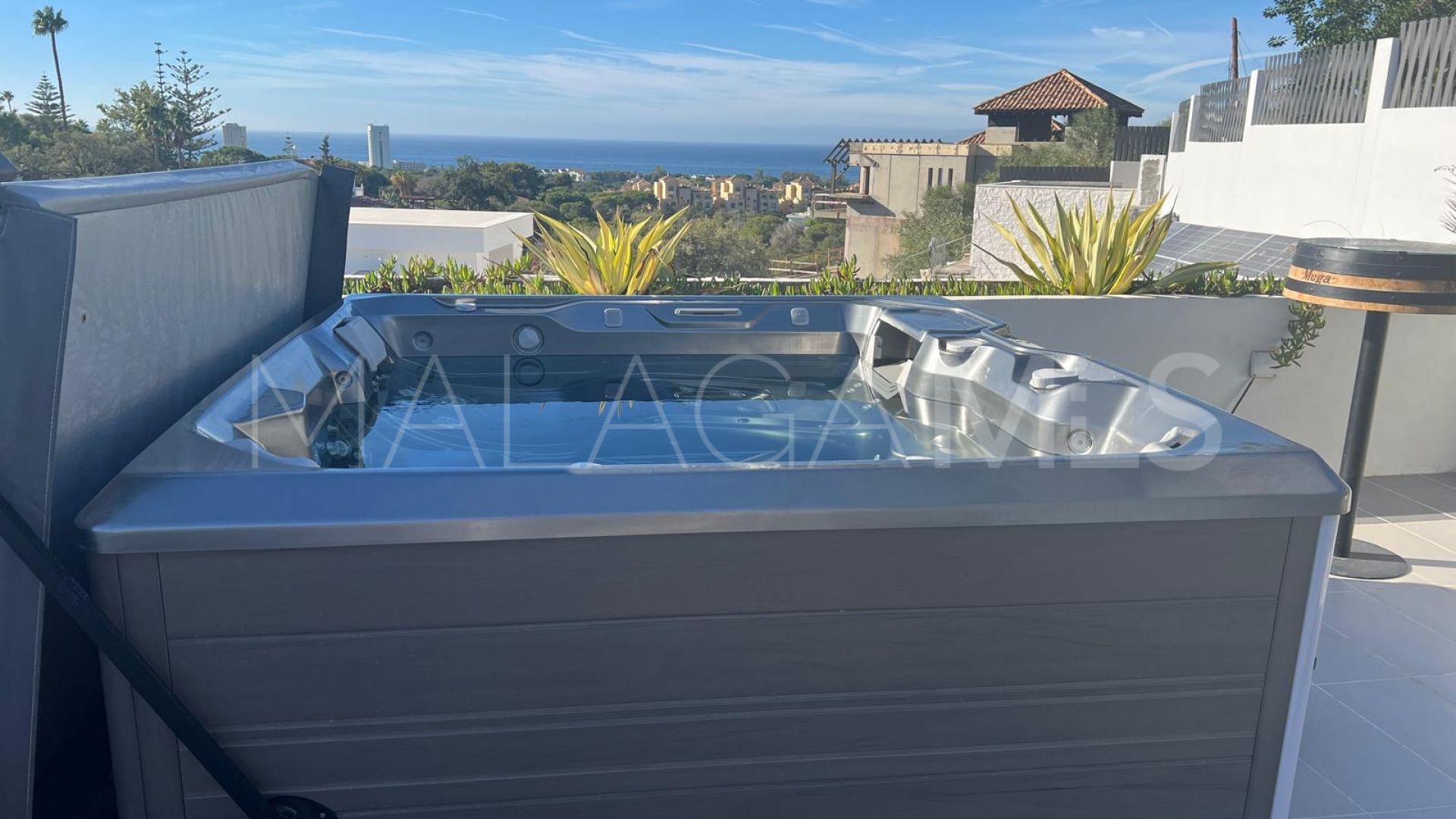 Villa for sale in Elviria