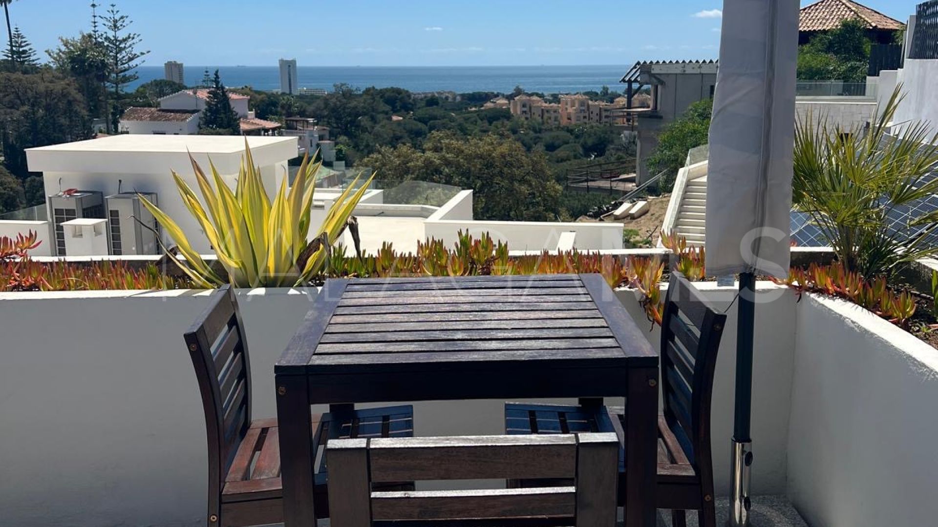 Villa for sale in Elviria