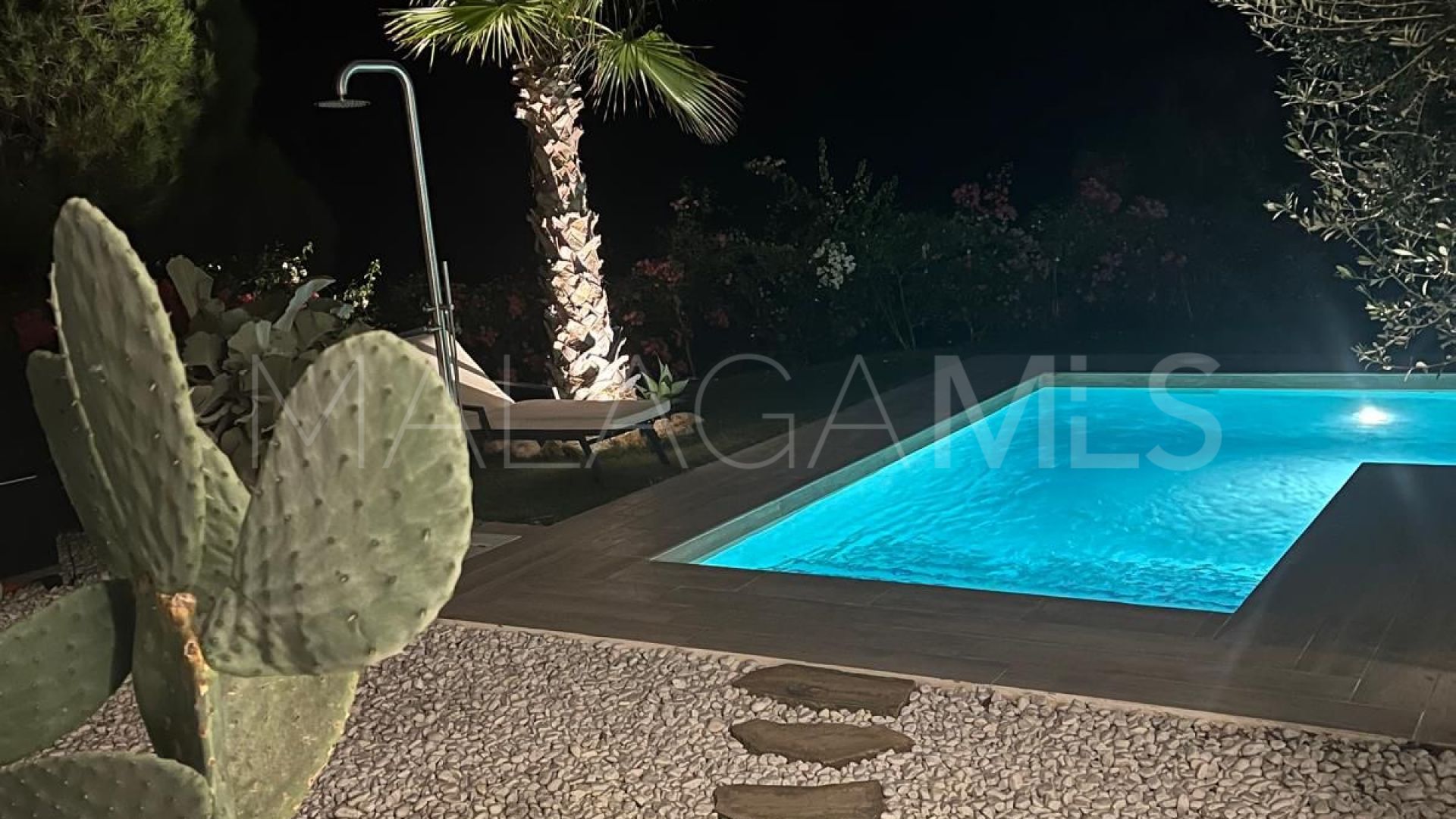 Villa for sale in Elviria