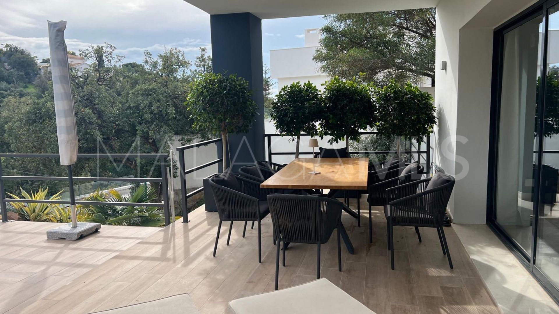 Villa for sale in Elviria