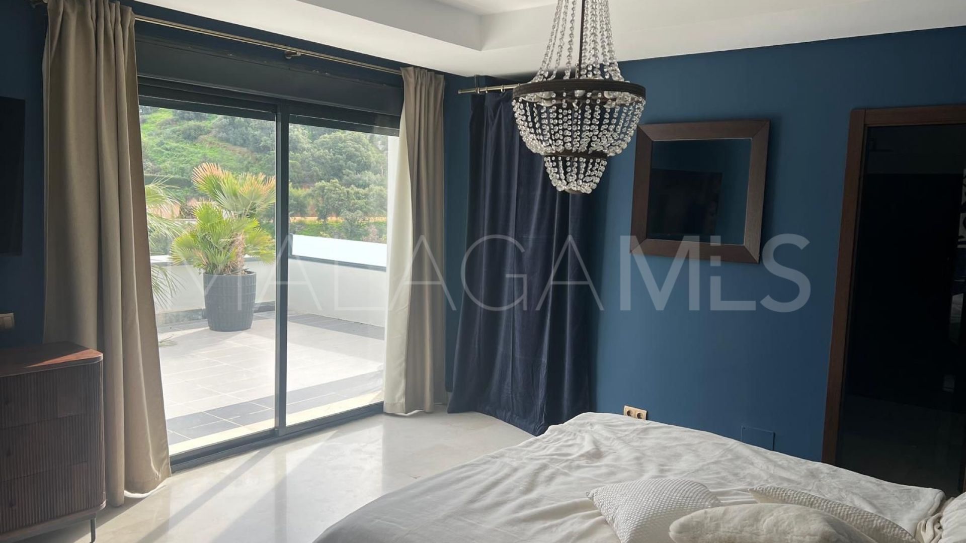 Villa for sale in Elviria