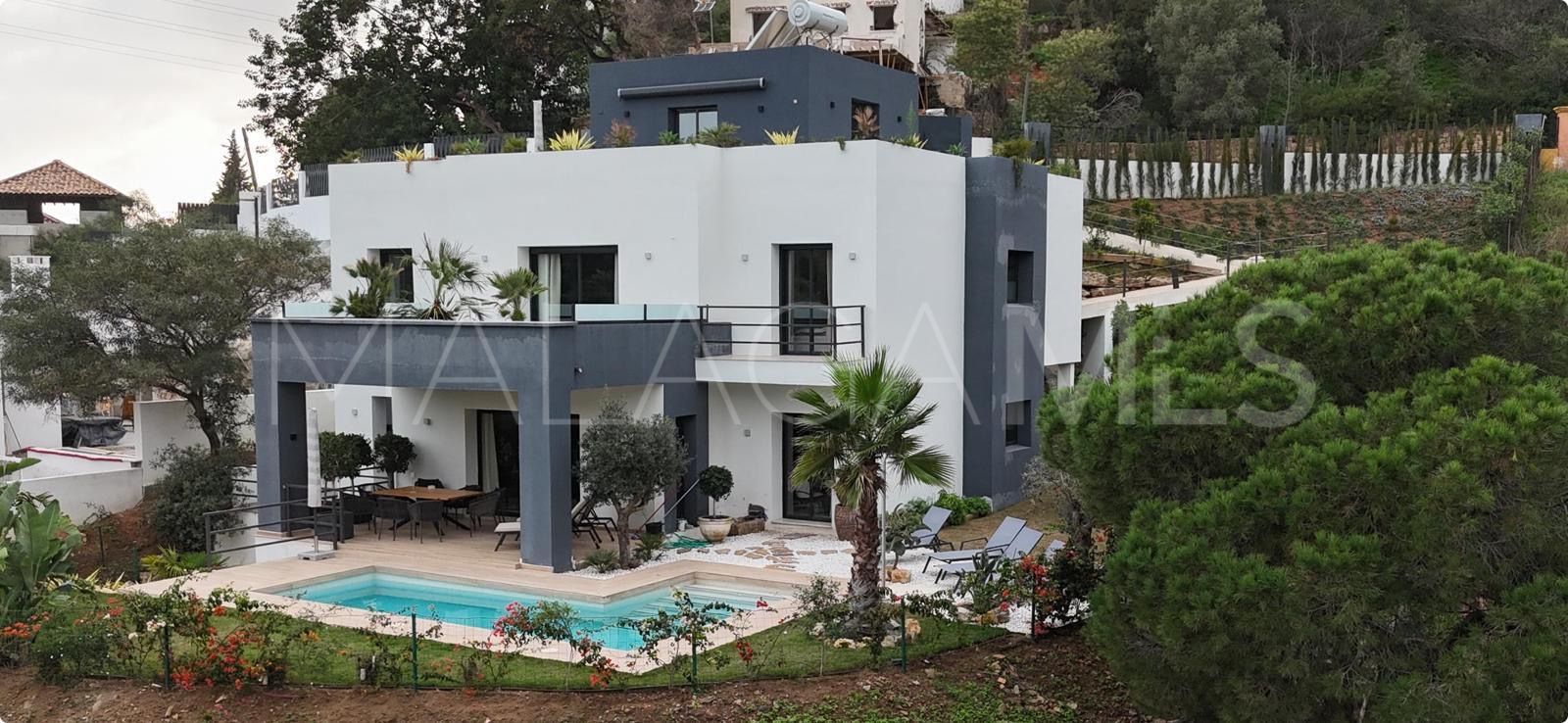 Villa for sale in Elviria