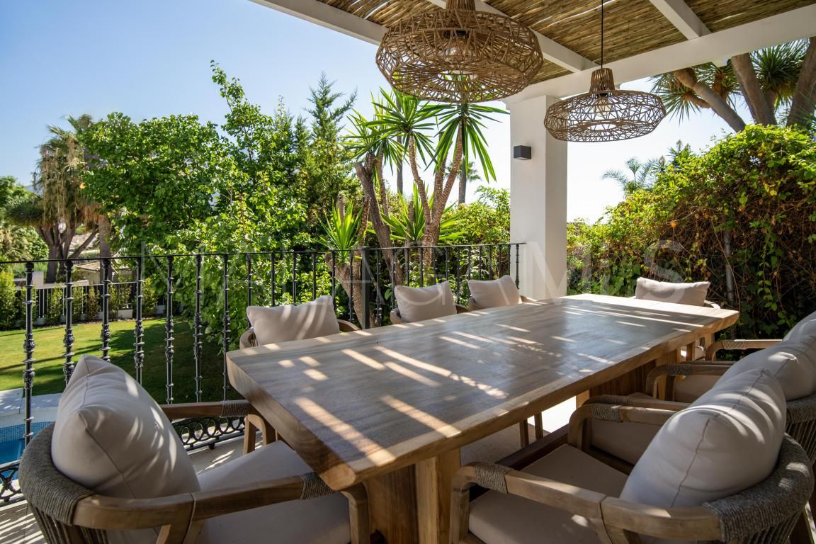 Villa for sale in Las Brisas