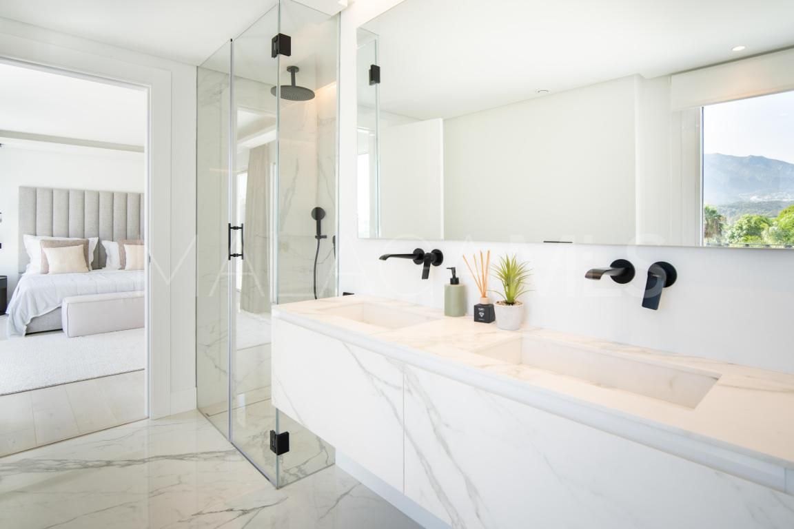 Villa for sale in Las Brisas