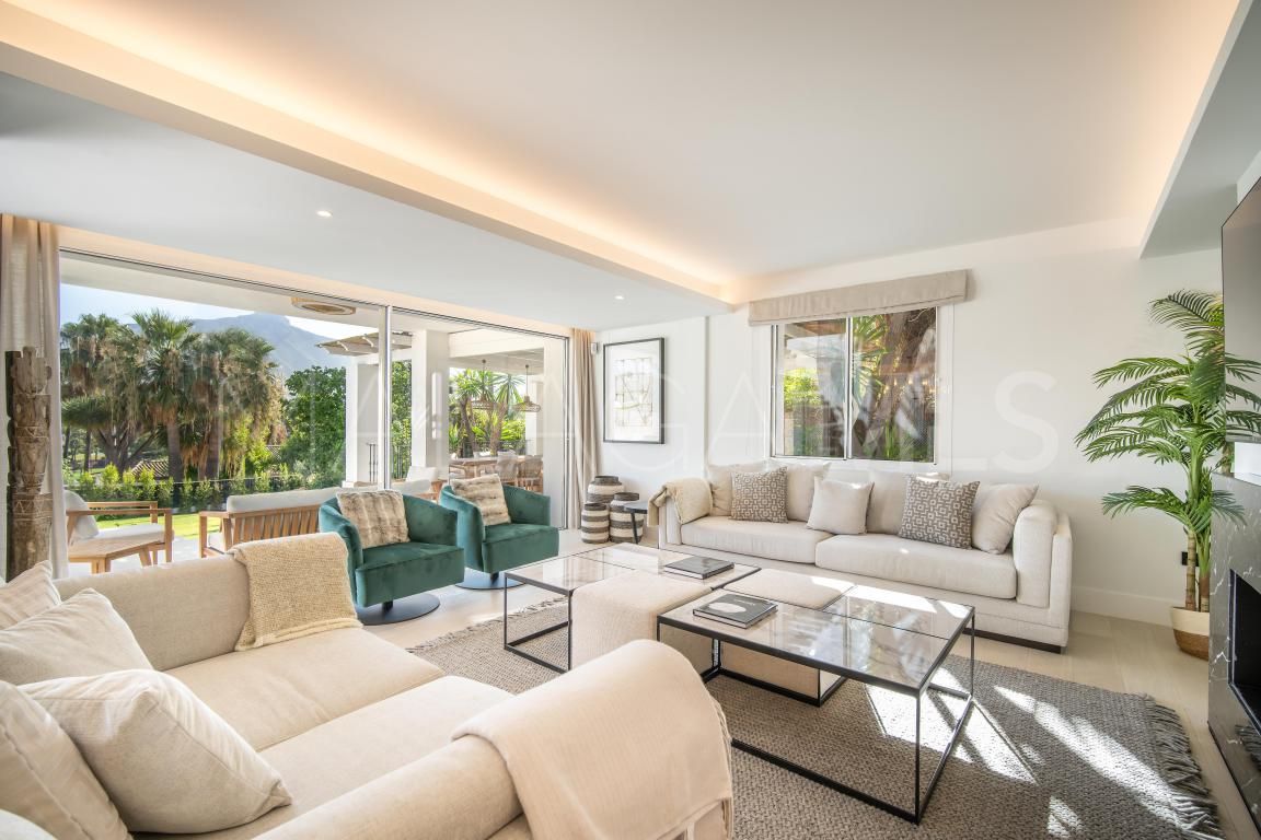 Villa for sale in Las Brisas