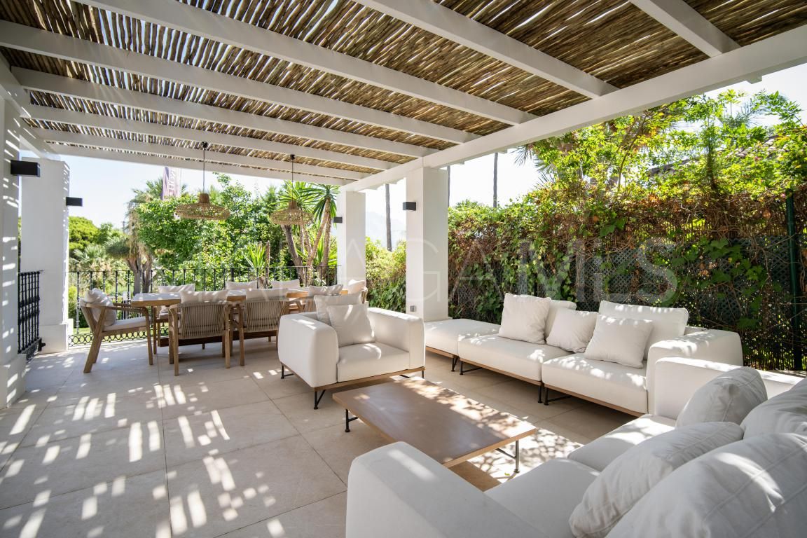 Villa for sale in Las Brisas