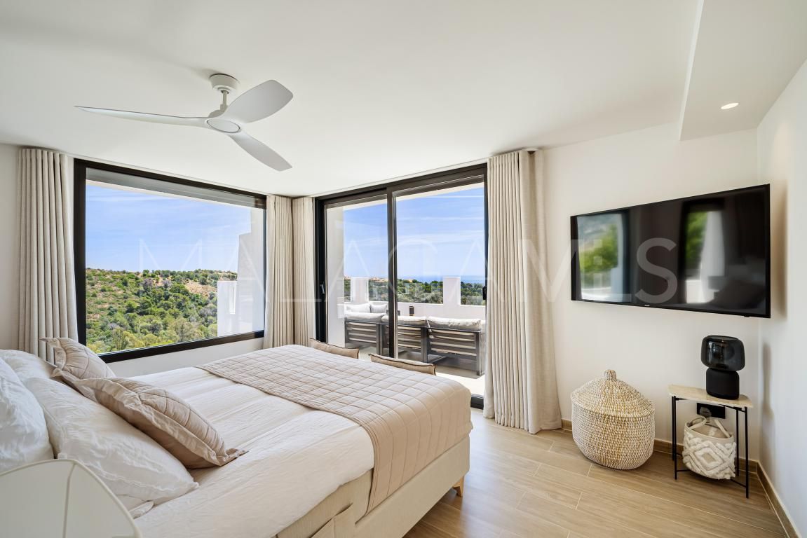 Villa for sale in Las Lomas de Nueva Andalucia