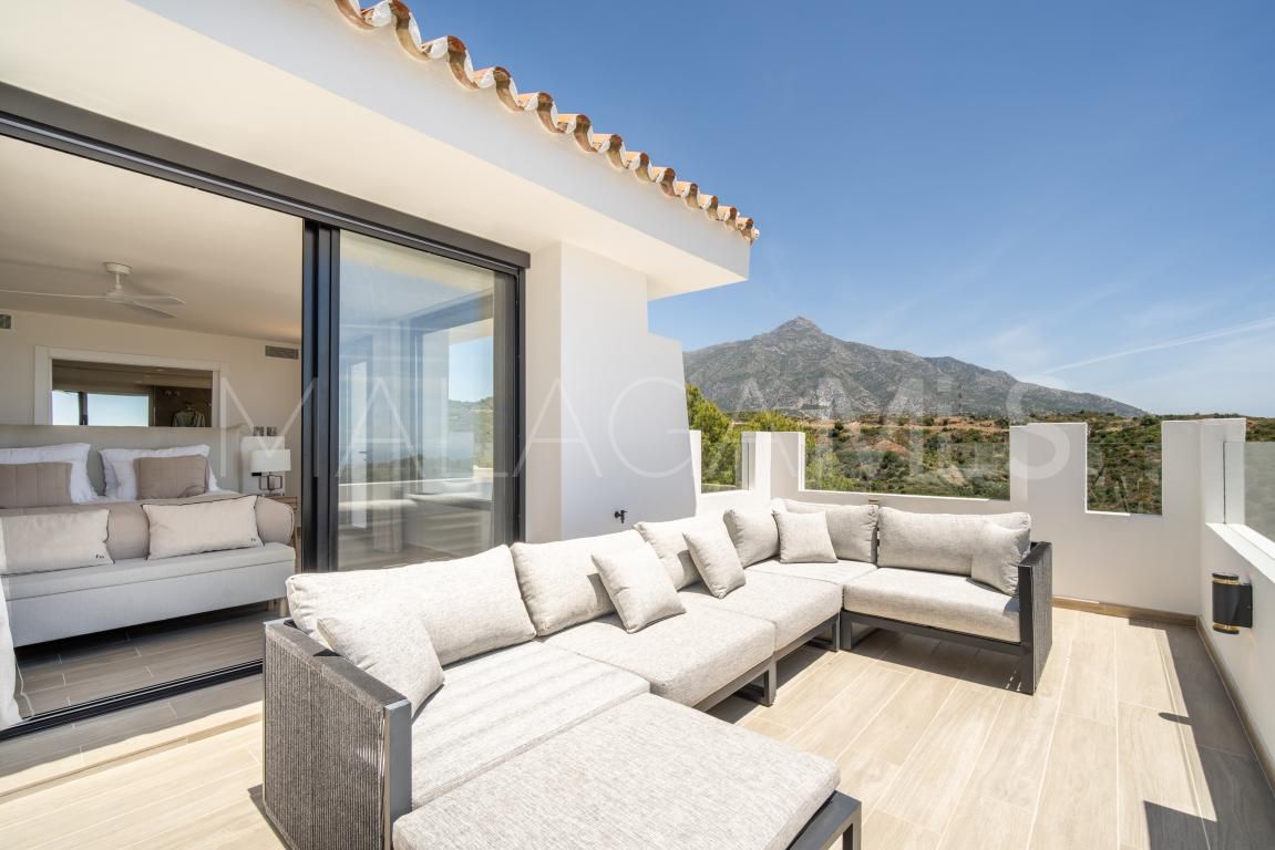 Villa for sale in Las Lomas de Nueva Andalucia