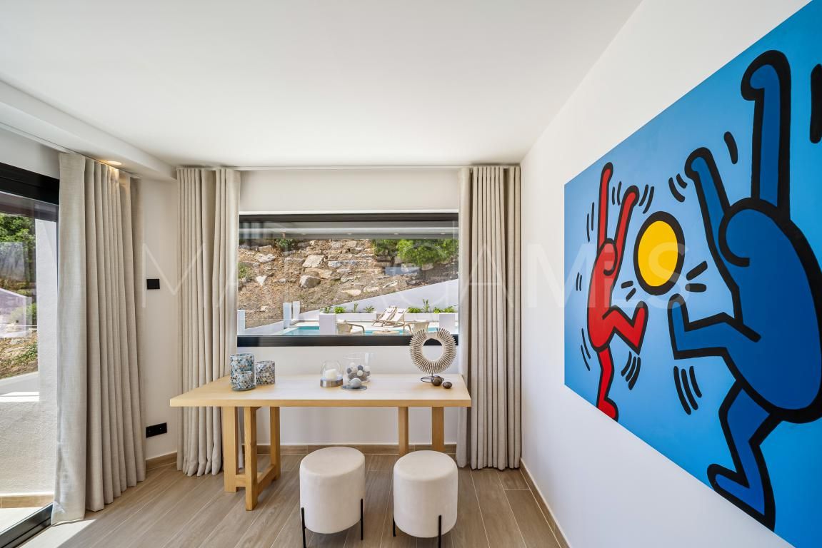 Villa for sale in Las Lomas de Nueva Andalucia