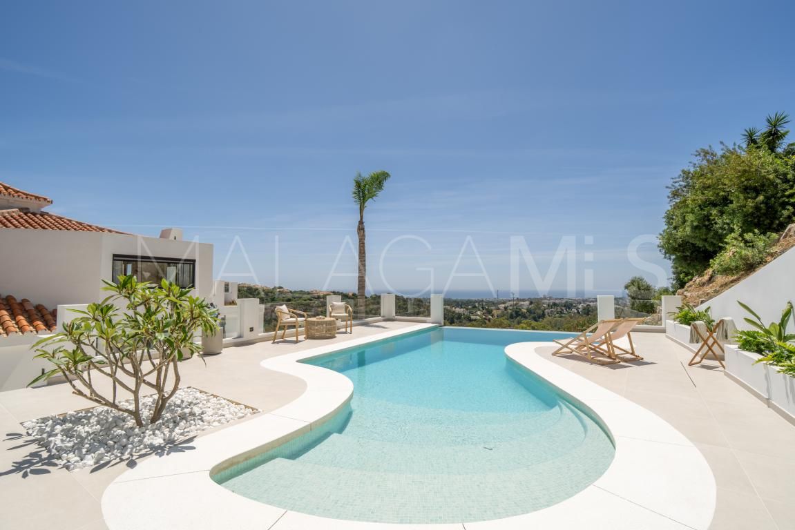 Villa for sale in Las Lomas de Nueva Andalucia