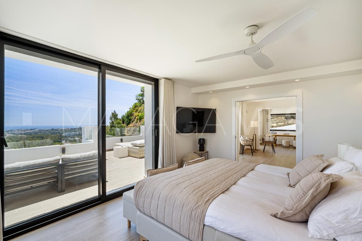 Villa for sale in Las Lomas de Nueva Andalucia