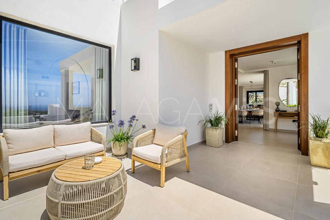 Villa for sale in Las Lomas de Nueva Andalucia