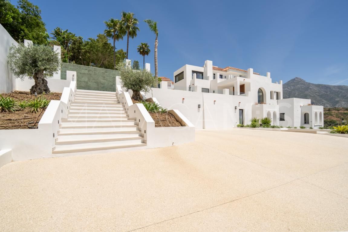 Villa for sale in Las Lomas de Nueva Andalucia