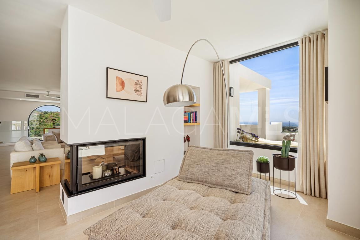 Villa for sale in Las Lomas de Nueva Andalucia