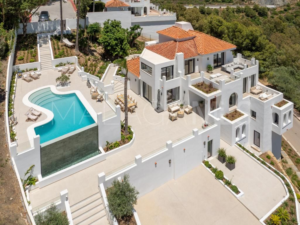 Villa for sale in Las Lomas de Nueva Andalucia