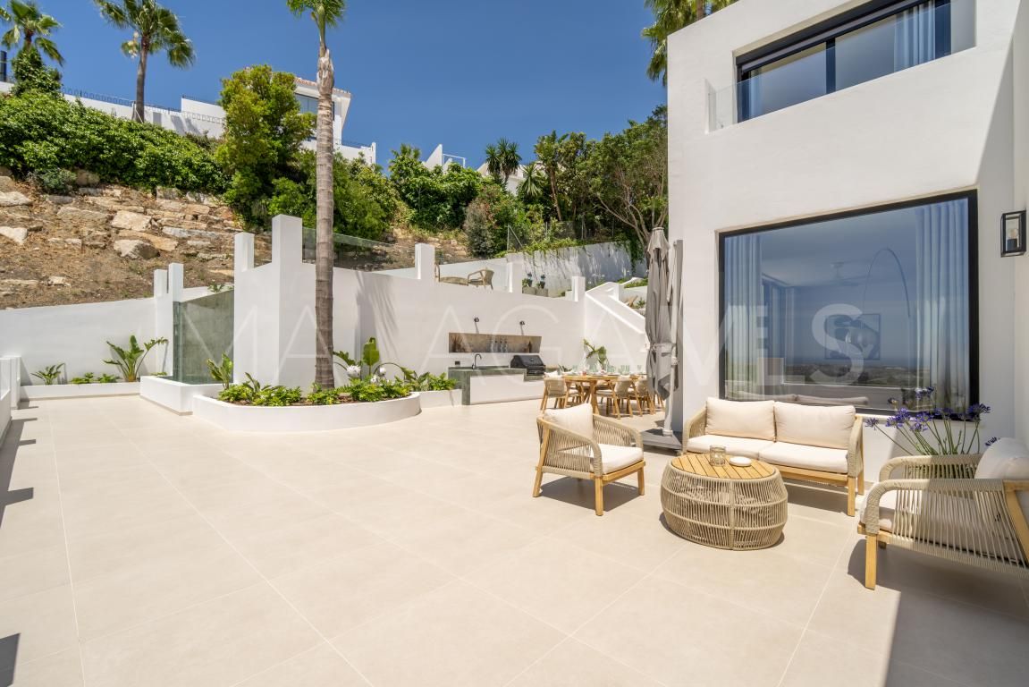 Villa for sale in Las Lomas de Nueva Andalucia