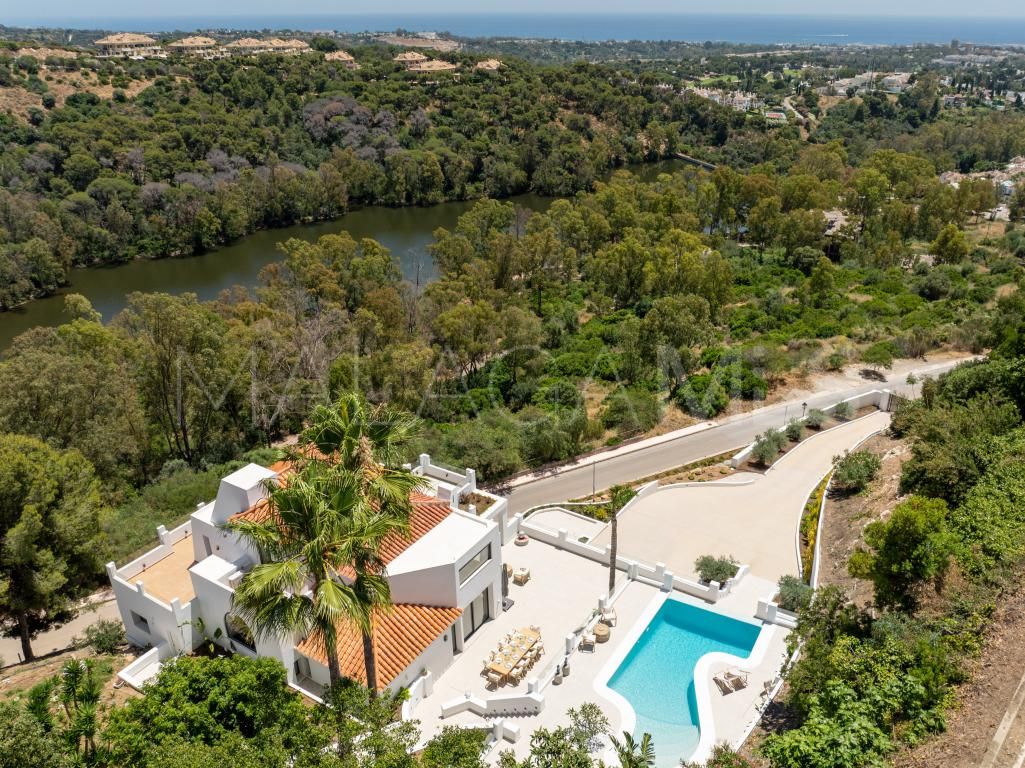 Villa for sale in Las Lomas de Nueva Andalucia