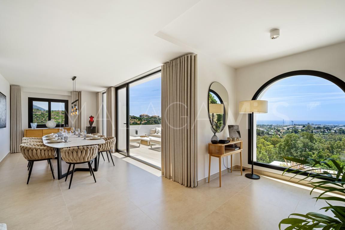 Villa for sale in Las Lomas de Nueva Andalucia