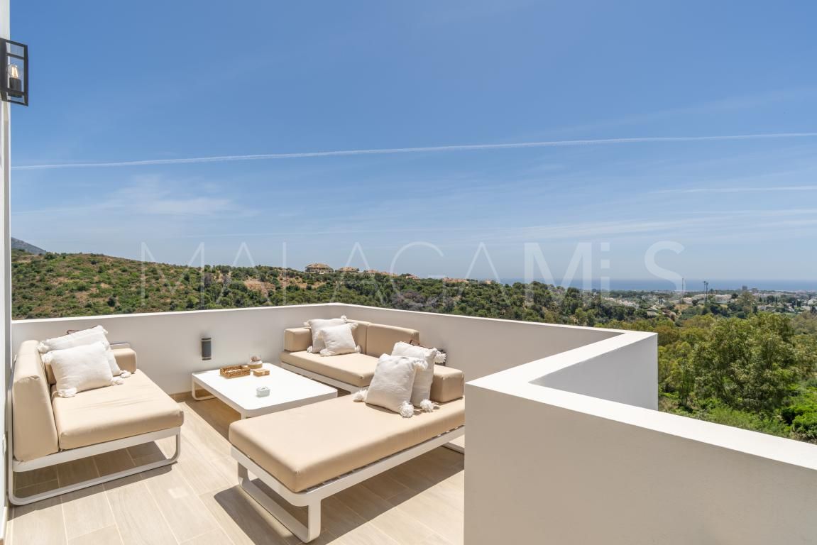 Villa for sale in Las Lomas de Nueva Andalucia