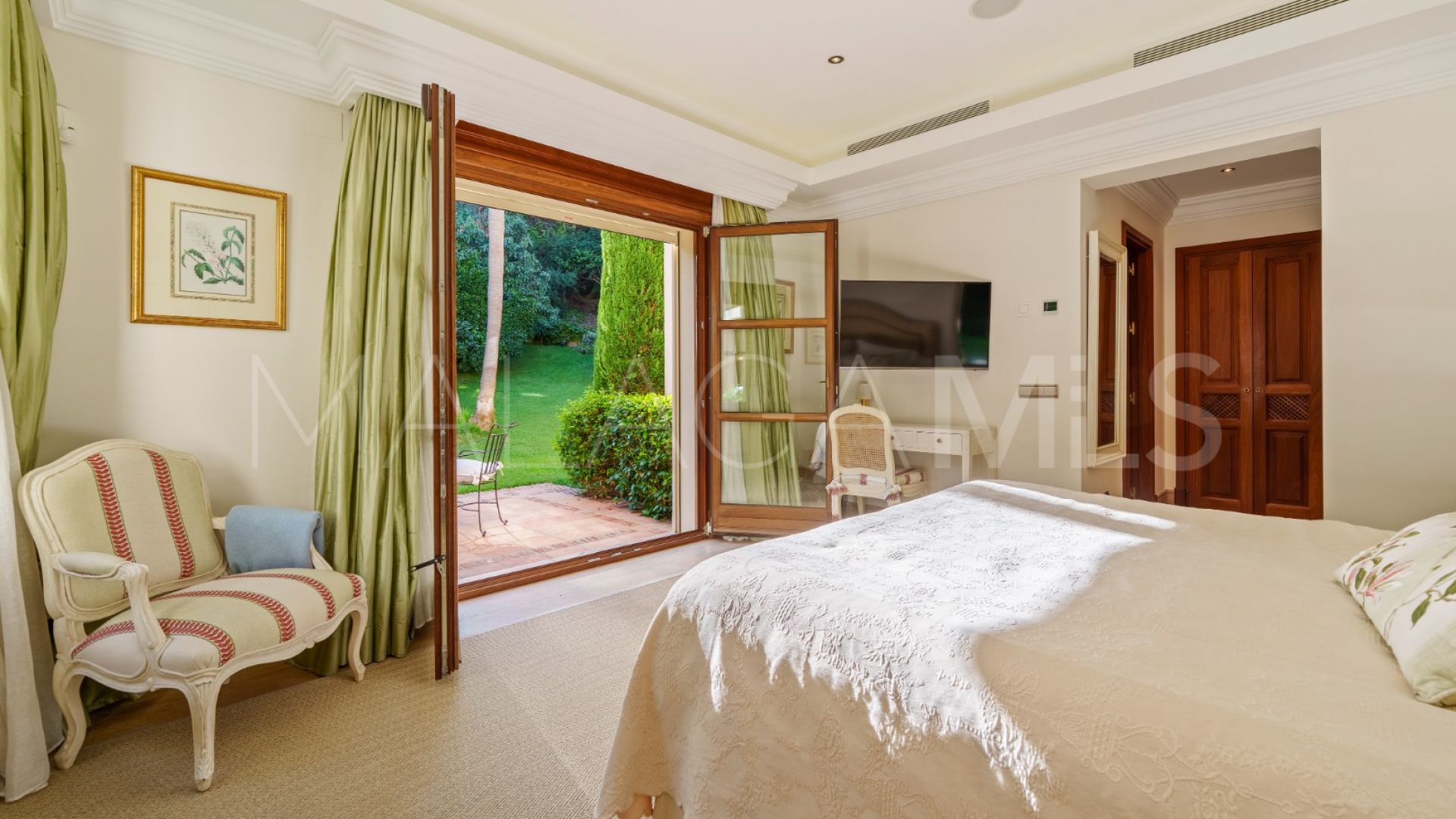 Villa for sale in Las Lomas del Marbella Club