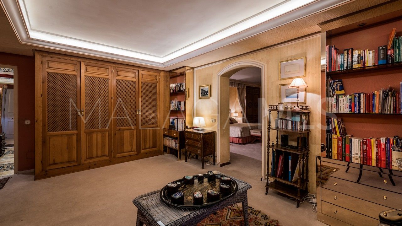 Benahavis, villa for sale with 6 bedrooms