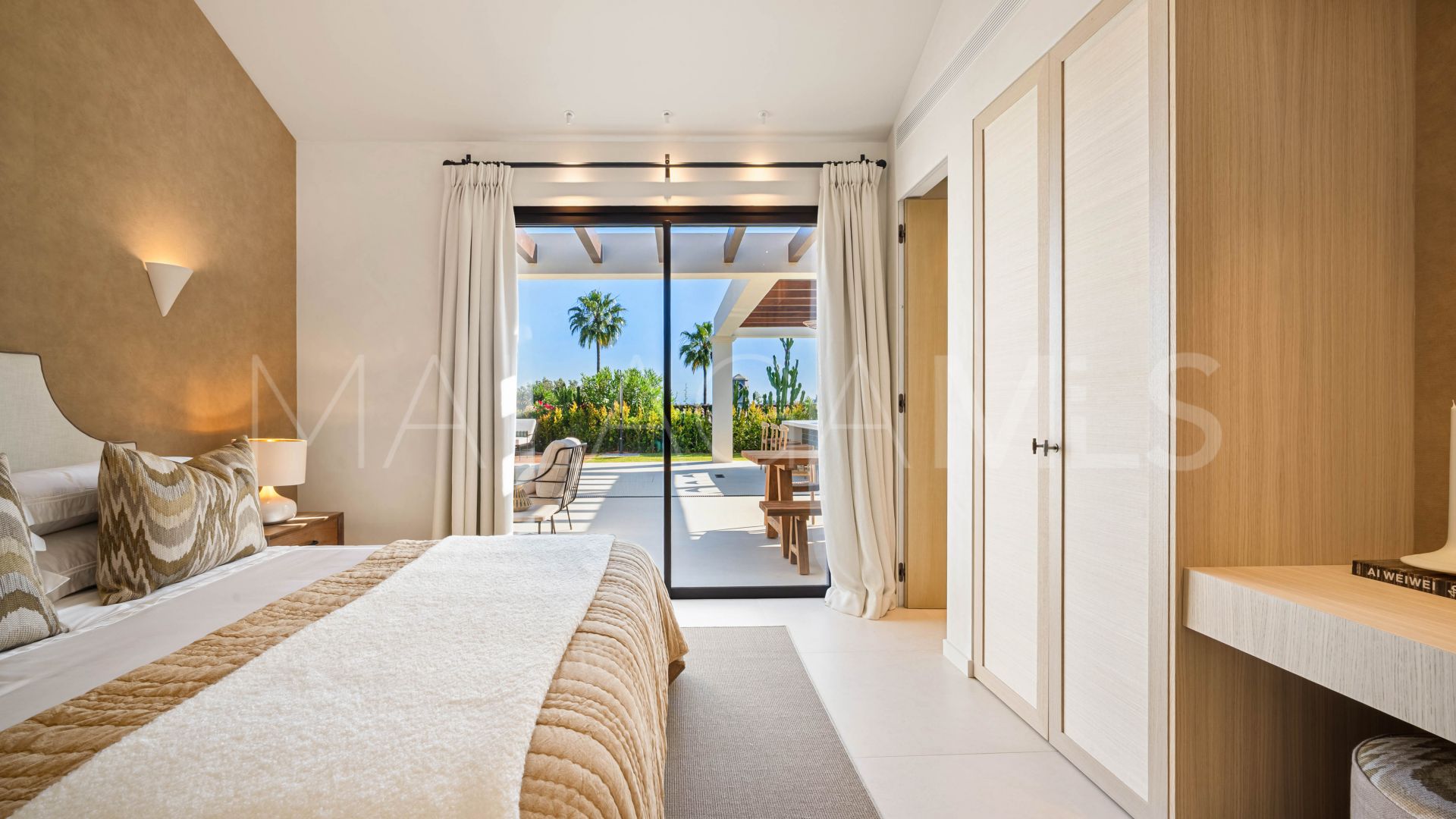 Villa for sale in Nueva Andalucia